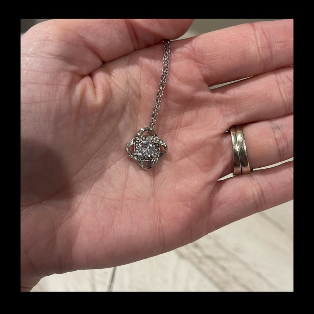 14k white gold love knot necklace very pretty